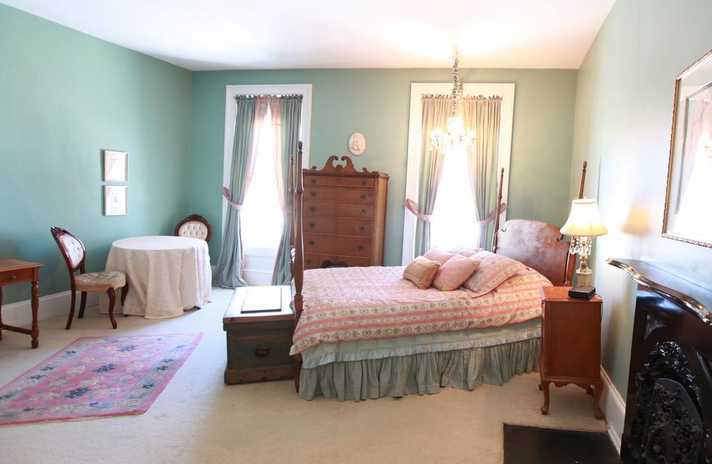 Mackechnie House Panzió Cobourg Kültér fotó